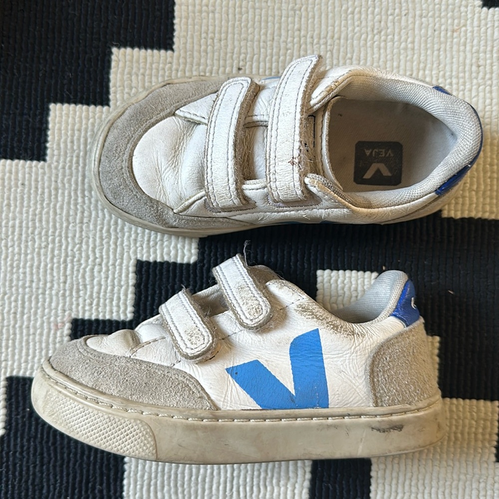 Little Kid 9.5 Veja Sneakers
